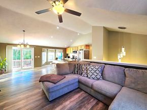 37 Moreland Green Dr, Worcester MA 01609
