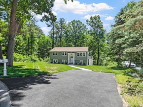 62 Queensland Rd, Billerica MA 01862