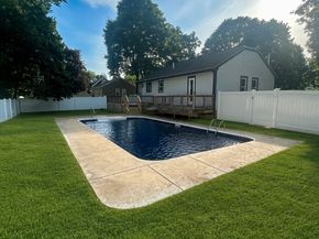 289 Commercial St, Whitman MA 02382