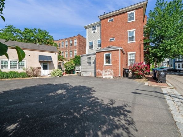 401 Essex, Salem MA 01970
