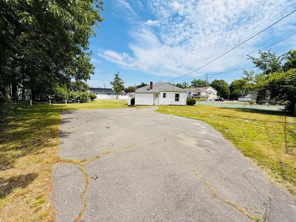 103 Brook St, Clinton MA 01510