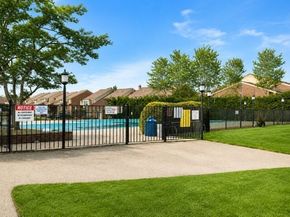 167 Greenbrook Dr 167, Stoughton MA 02072