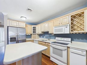 15 Park Ave 211, Hull MA 02045