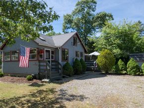 33 Kingwood St, Wareham MA 02571