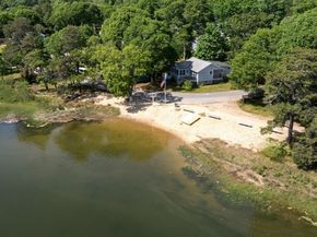 33 Kingwood St, Wareham MA 02571
