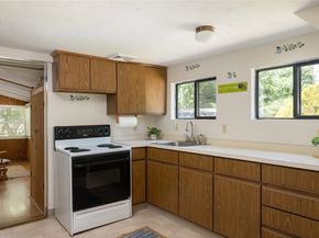 33 Kingwood St, Wareham MA 02571