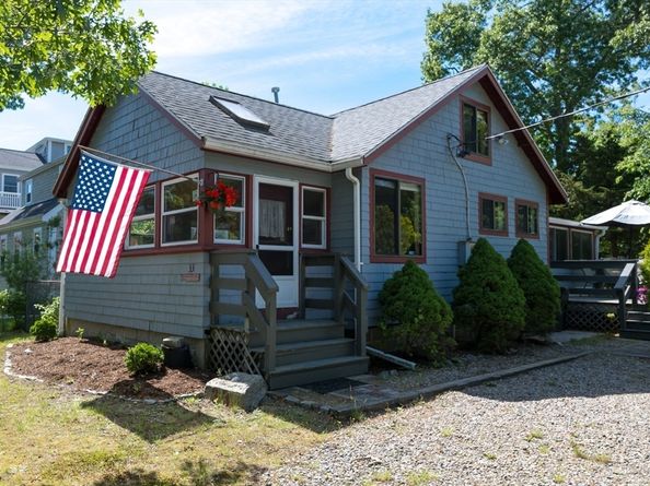 33 Kingwood St, Wareham MA 02571