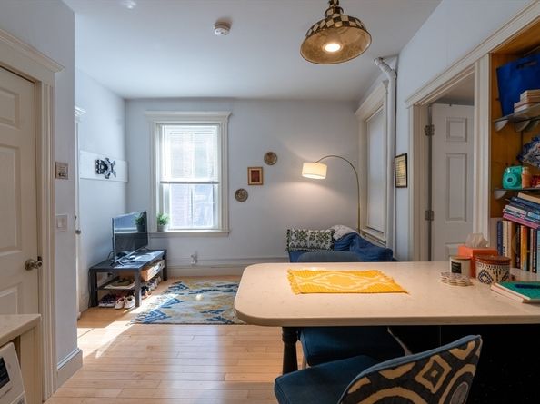 68 Phillips St 6, Boston MA 02114