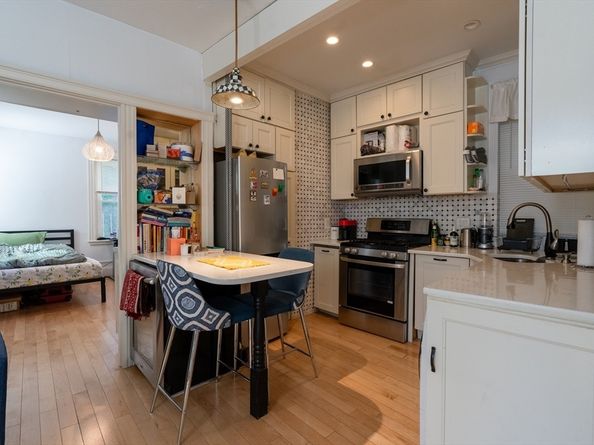 68 Phillips St 6, Boston MA 02114