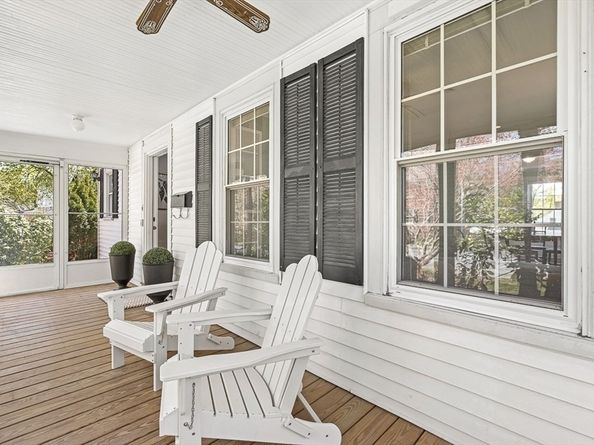 21 Howe St, Wellesley MA 02482