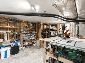 21 Howe St, Wellesley MA 02482