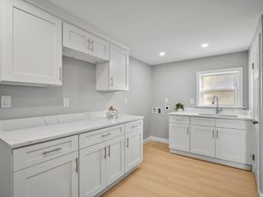 27 Hodgkins Rd, Rockport MA 01966