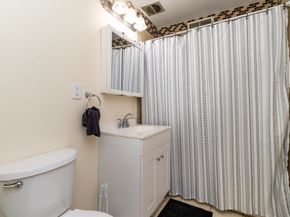 100 Oak Ln 12, Brockton MA 02301