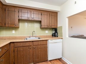 100 Oak Ln 12, Brockton MA 02301