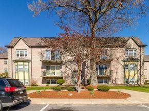 100 Oak Ln 12, Brockton MA 02301
