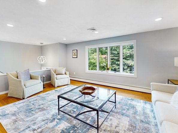 14 Tournament Rd, Natick MA 01760