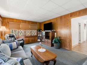 12 Lake Ave, Saugus MA 01906