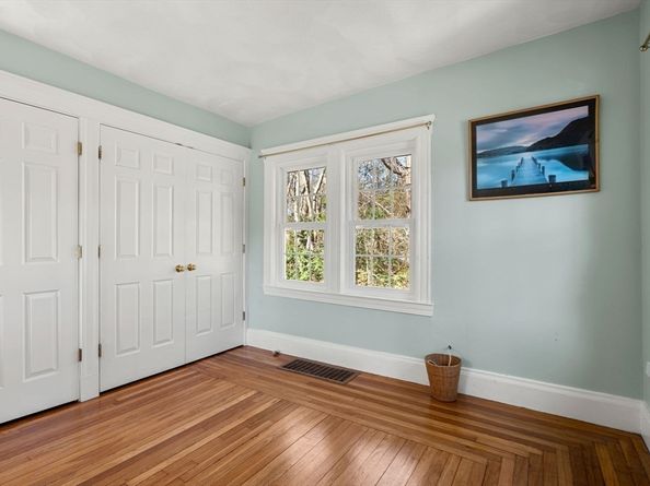 12 Lake Ave, Saugus MA 01906