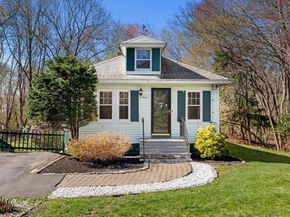 12 Lake Ave, Saugus MA 01906