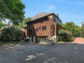 518 Newton St, Brookline MA 02467