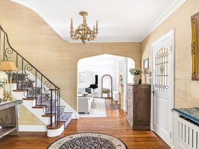 518 Newton St, Brookline MA 02467