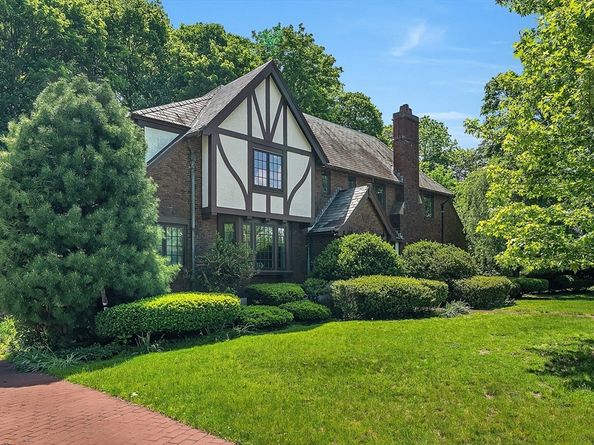518 Newton St, Brookline MA 02467