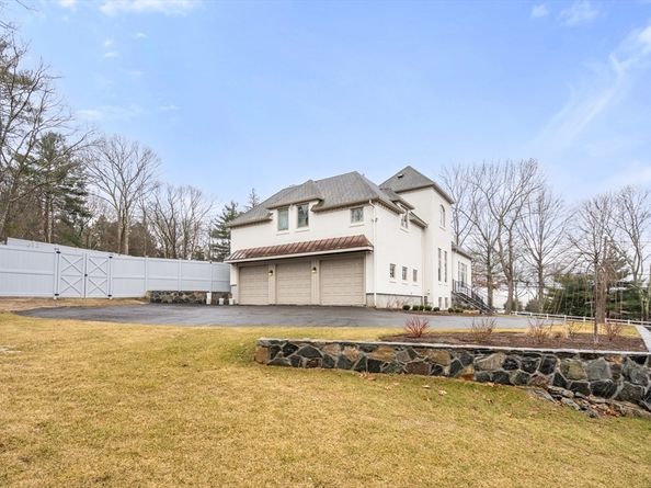 7 Schoolmaster Ln, Dedham MA 02026