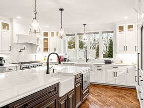 7 Schoolmaster Ln, Dedham MA 02026