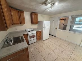 81 Cabot St 1M, Beverly MA 01915