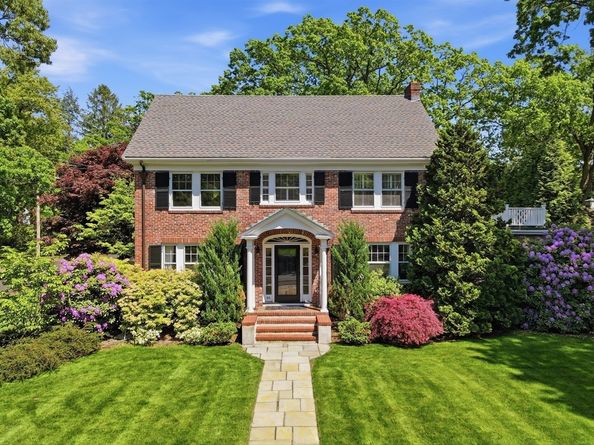 80 Hollingsworth Ave, Braintree MA 02184