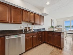 60 Pointe Rok Drive 60, Worcester MA 01604