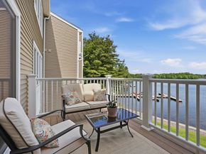 60 Pointe Rok Drive 60, Worcester MA 01604