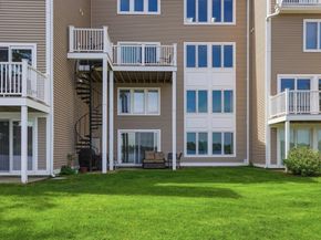 60 Pointe Rok Drive 60, Worcester MA 01604