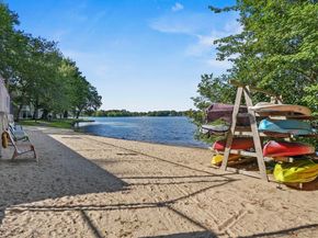 60 Pointe Rok Drive 60, Worcester MA 01604