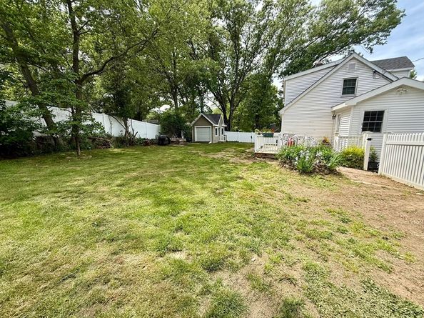 4 Robin Rd, Billerica MA 01821