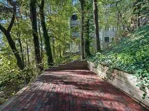 184 Rawson Rd 184, Brookline MA 02445