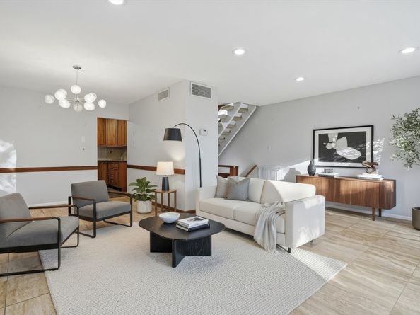184 Rawson Rd 184, Brookline MA 02445