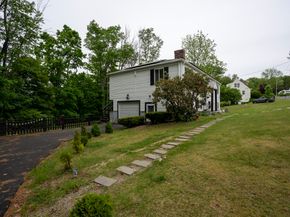 584 Dennison Dr, Southbridge MA 01550