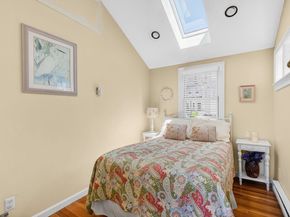 7 Sycamore St, Wareham MA 02558