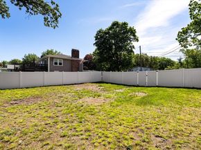 37 Old Coach Rd, Braintree MA 02184