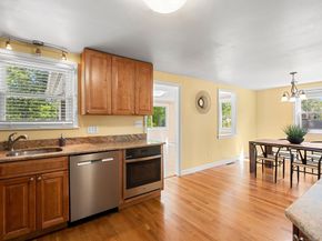 37 Old Coach Rd, Braintree MA 02184