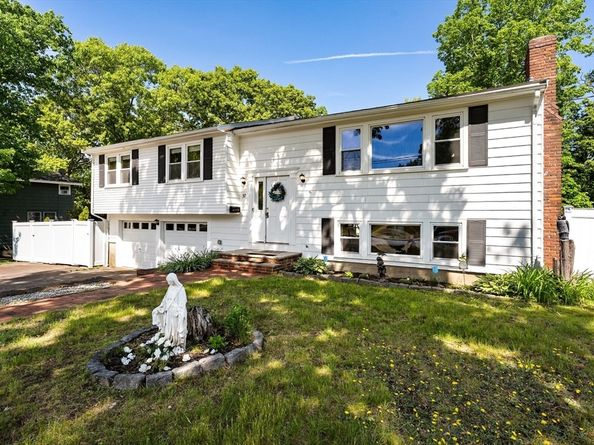 37 Old Coach Rd, Braintree MA 02184