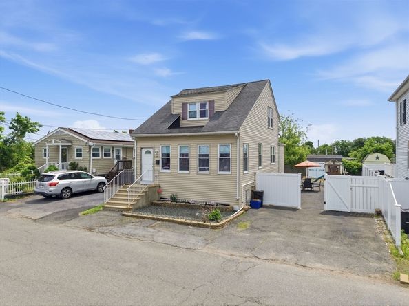 28 Houston Ave, Saugus MA 01906