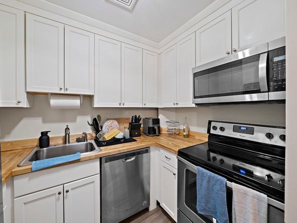 90 Quincy Shore Dr 108, Quincy MA 02171