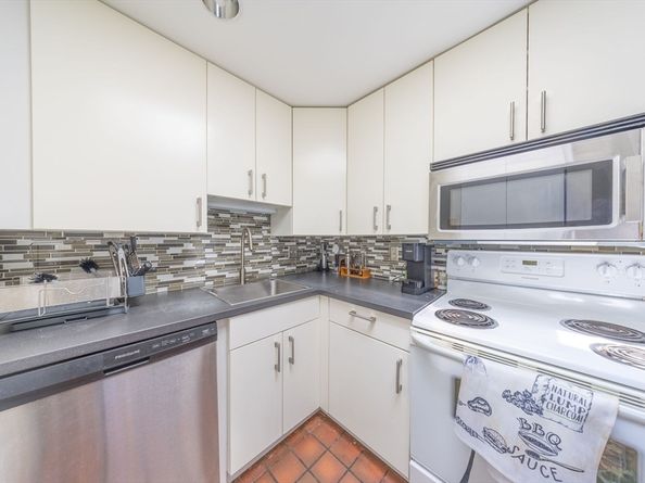 102 Gainsborough St 402E, Boston MA 02115