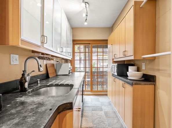15 Concord Square 1A, Boston MA 02118