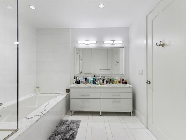 22 Liberty Drive 10D, Boston MA 02210