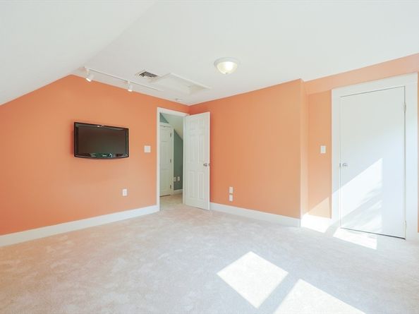 211 Hayden Rowe St, Hopkinton MA 01748