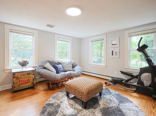 211 Hayden Rowe St, Hopkinton MA 01748
