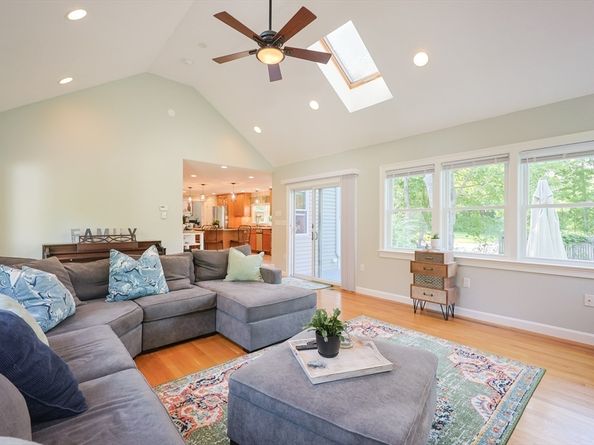 211 Hayden Rowe St, Hopkinton MA 01748